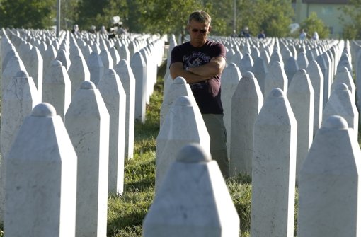 Am 11. Juli 1995 und den folgenden Tagen hatten serbisches Militär und Paramilitär über 8000 muslimische Jungen und Männer ermordet und in Massengräbern verscharrt. Foto: EPA