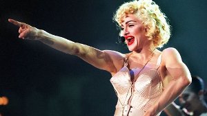 Madonna Einst inszenierte sie sich als Mischung aus Heiliger und Hure, ... Foto: dpa