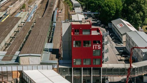 Der Infoturm Stuttgart (ITS) steht an den Gleisen des heutigen Kopfbahnhofs. Foto: ITS/Niedermüller