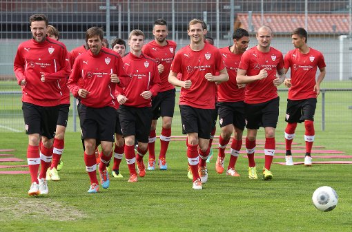 Sie können wieder lachen: Die Spieler des VfB Stuttgart beim Training. Foto: Pressefoto Baumann