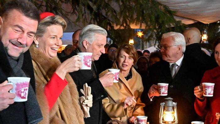 Belgisches Königspaar genießt Glühwein in Dresden