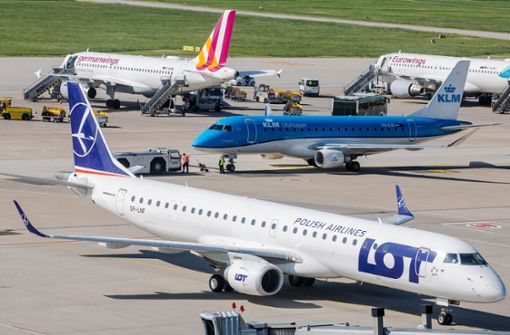 Wer mit Lot aus  Polen nach Stuttgart fliegt bekommt das Ticket in Euro angeboten – bei Germanwings in Zloty . Foto: Lichtgut/Christoph Schmidt