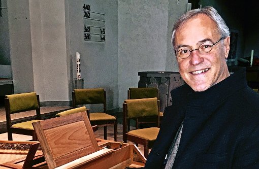 Kirchenmusikdirektor Hans-Eugen Ekert  ist nach vielen Seiten offen: Zu seiner „Großen Herbstmusik“ wurde in der  Lukaskirche sogar getanzt Foto: Amelie Englert