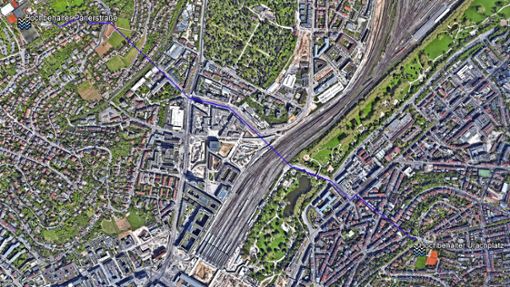 Vom Hochbehälter  Mühlbachhof an der Parlerstraße wird das Wasser  2,6 Kilometer zum Hochbehälter Kanonenweg am  Urachplatz gepumpt. Foto: Google Earth