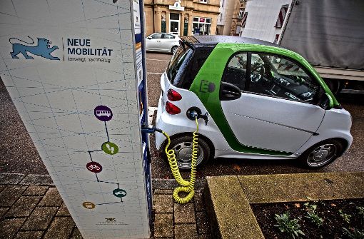 Die Stadt will  Elektroautos, den öffentlichen Nahverkehr und den Ausbau der Radrouten fördern. Foto: Lichtgut/Leif Piechowski