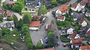 Das Areal des alten Feuerwehrhauses soll dem Bau eines Pflegeheims dienen – das löst Widerspruch aus. Foto: Werner Kuhnle (Archiv)