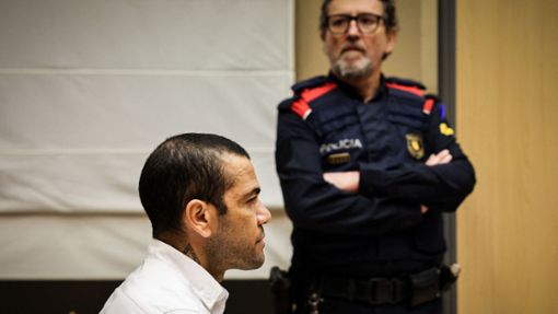 Dani Alves sitzt seit über einem Jahr im Gefängnis. Foto: AFP/JORDI BORRAS