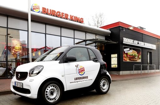 Die Fastfood-Kette Burger King will den Bringdienst ausbauen und arbeitet dafür mit der Bestellplattform Lieferheld zusammen. (Archivfoto) Foto: dpa/Burger King