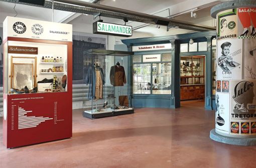 Die Sammlung aus Kornwestheim nimmt viel Raum in der neuen Ausstellung im Deutschen Schuhmuseum ein. Foto: Felix Redlingshöfer