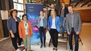 Vertreter aus Wirtschaft, von den Kommunen und Bwcon haben in Esslingen den Auftakt von „Digital.FuturES“ gefeiert. Foto: /Ines Rudel