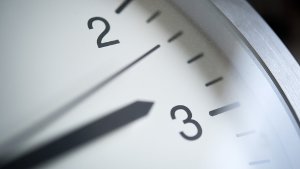 Am  25. Oktober wird die Uhr um 3 Uhr eine Stunde zurückgestellt. Foto: dpa
