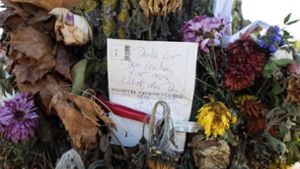 In Freiburg trauern die Menschen um die getötete Studentin. Der mutmaßliche Täter hat sich bislang noch nicht zur Tat geäußert. Foto: dpa
