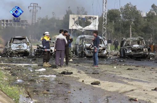 Am Ort des Anschlags bietet sich ein Bild völliger Zerstörung. Foto: Thiqa News Agency