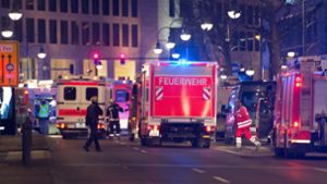 Auf einen Weihnachtsmarkt in Berlin ist am Montagabend nach Polizeiangaben vermutlich ein Anschlag mit einem Lastwagen verübt worden. Foto: dpa