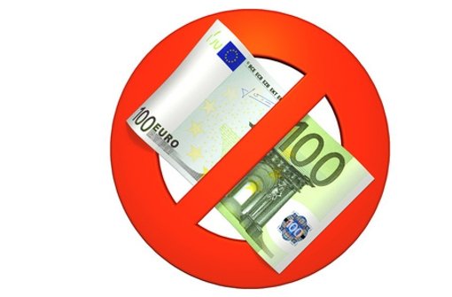 Zu viel Bargeld unerwünscht: Die Bundesregierung wirbt bei Käufen für eine Obergrenze von 5000 Euro Foto: fotolia