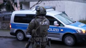 Im Februar hatte es in Plochingen einen SEK-Einsatz gegeben. Im Zusammenhang dazu stehen nun drei Männer vor Gericht. Foto: SDMG/Kohls