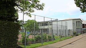 Blick auf die Waldschule vom Keßlerweg aus: Hier soll der Grundschul-Neubau entstehen. Foto: Tilman Baur