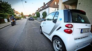 Ein Car2Go-Smart ist in einer Straße abgestellt. Er wird aber vor allem in der Innenstadt gebraucht. Foto: Lichtgut/Achim Zweygarth