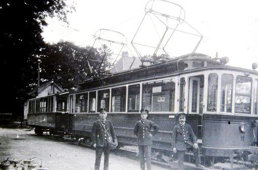 Aus der Zeit zwischen 1925 und 1930 stammt dieses Foto, die Bahn hält in Hohenheim. Foto: Sammlung SHB