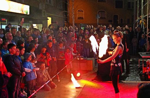 Beim Auftritt von „Dance with Fire“ ging es während der Kulturnacht heiß her. Foto: Susanne Müller-Baji
