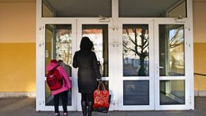 Überfürsorgliche Eltern begleiten ihre Kinder nicht nur bis zur Schultüre, sondern bis ins Klassenzimmer Foto: dpa-Zentralbild