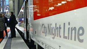 Die Deutsche Bahn hat unlängst ihre Nachtzüge mit Liegewagen abgeschafft –  und lässt nun angesichts der hohen Nachfrage verstärkt normale Züge nachts fahren. Foto: dpa