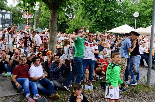 Jubelschreie beim Sieg der Deutschen gegen die Slowakei im Biergarten in Stuttgarter Schlossgarten. Foto: 7aktuell.de/Eyb