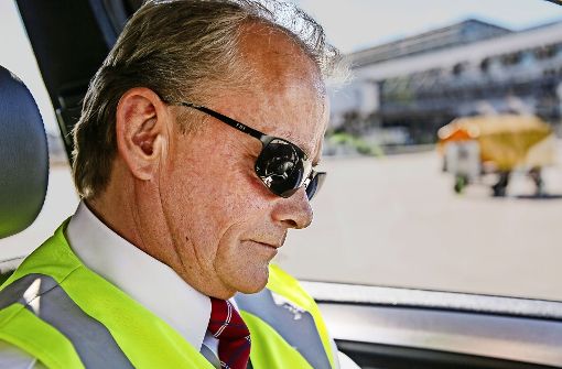 Uwe Rücker ist Verkehrsleiter vom Dienst am Stuttgarter Flughafen. Foto: Siri Warrlich