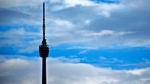 Wenig Lichtblicke und neue aufziehende Wolken: Der Stuttgarter Fernsehturm ist geschlossen – und die Bemühungen, ihn der Öffentlichkeit zurückzugeben, kommen nicht recht voran. Foto: Leif Piechowski