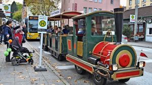 Die beliebte Bimmelbahn ist eines der Zusatzangebote bei den bisherigen verkaufsoffenen Sonntagen in Gablenberg und Ostheim gewesen. Foto: Atmane/HGV