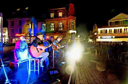InTeam eröffnet auf dem Wettbachplatz das Kneipen-Festival. Foto: factum/Granville