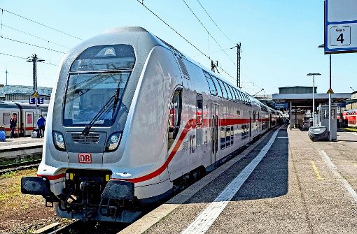 Die Deutsche Bahn setzt auf der Gäubahnstrecke von Stuttgart nach Singen den neuen Intercity 2 C ein. Foto: 7aktuell/Herlinger