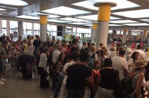 Die Passagiere am Flughafen in Palma konnten es kaum mehr abwarten, die Heimreise nach Stuttgart anzutreten. Foto: privat