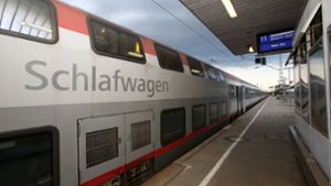 Ein Nachtzug der Österreicherischen Bundesbahnen (ÖBB):  Sie haben zum Fahrplanwechsel am 11. Dezember einen Teil des DB-Angebots übernommen und bauen den Nacht- und Autozugverkehr massiv aus. Foto: dpa