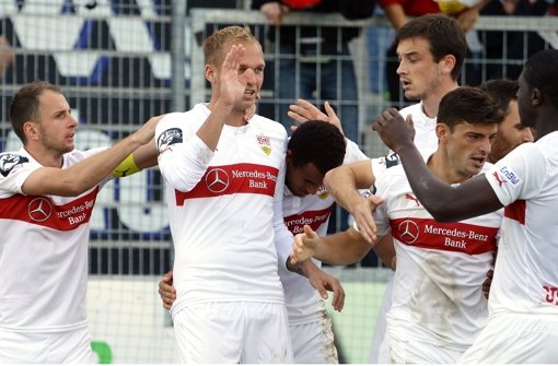 Die Spieler des VfB Stuttgart II freuen sich über den 2:1-Sieg gegen den BVB II in der 3. Fußball-Liga. Foto: Pressefoto Baumann