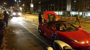 PS-Protze im Visier der Polizei: In der Nacht auf Sonntag hat die Polizei eine Verkehrskontrolle auf der Theodor-Heuss-Straße durchgeführt. Foto: Andreas Rosar Fotoagentur-Stuttgart
