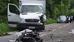 Motorradfahrer stirbt nach Frontalzusammenstoß