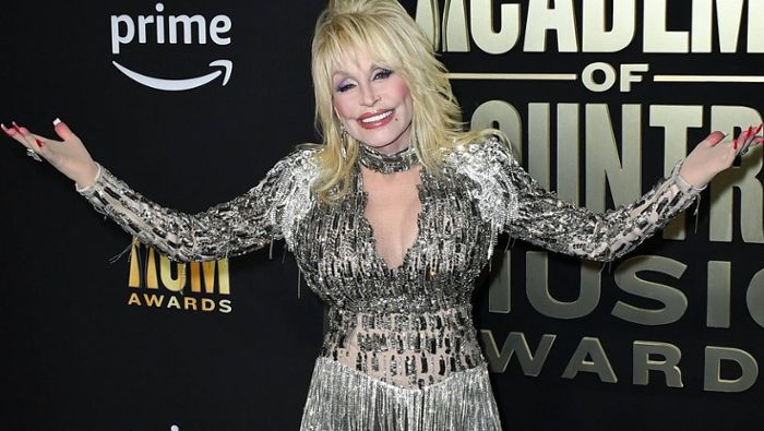 Dolly Parton holt drei weitere Weltrekorde