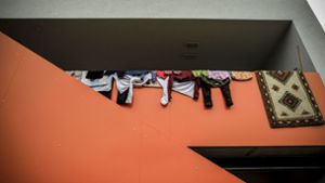 Die Plätze in Asylunterkünften wie in Stuttgart-Plieningen werden mit der neuen Gebührenordnung teurer. Bewohner des Heims erzählen in einem Video, was das für sie bedeutet. Foto: Lichtgut/Leif Piechowski