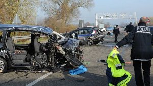 Auf der A5 bei Offenburg starb ein Geisterfahrer und fünf weitere Menschen. Foto: dpa