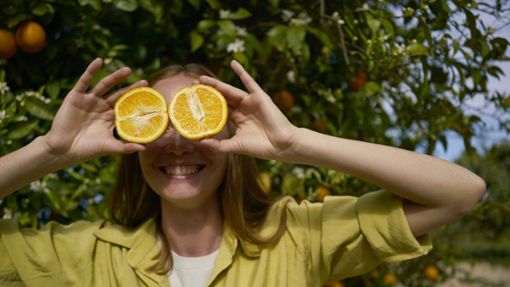 Insbesondere Zitrusfrüchte sind reich an Vitamin C. Foto: IMAGO/Westend61/Anastasiia Nelen