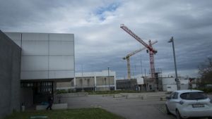 Das Gefängnis in Stammheim ist eine Großbaustelle – trotzdem steigt die Zahl der Inhaftierten deutlich an. Foto: Lichtgut/Max Kovalenko