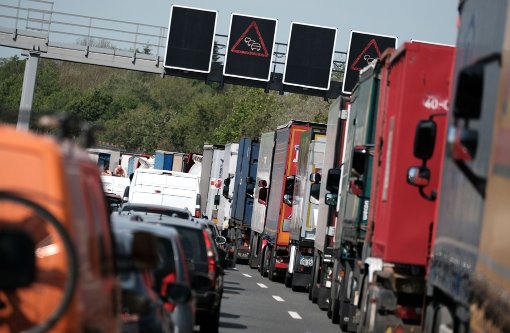 Die Esslinger  fürchten, weiteren Verkehr von den überlasteten Stuttgarter Autobahnen zu bekommen. Foto: dpa