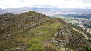 Auf diesem Aussichtspunkt nahe einem Andengipfel bei der peruanischen Stadt Cajamarca errichteten Menschen vor rund 4800 Jahren einen Steinkreis aus Megalithen. Foto: © Toohey et al./Science Advances, CC-by-nc/4.0