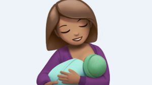 Eine Frau, die ihr Kind an der Brust stillt – nur eines von weiteren Emojis, die im Laufe des Jahres verfügbar sind. Foto: Apple.com