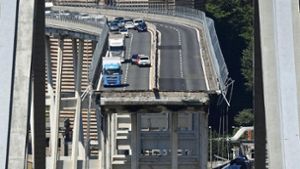 Die Reste der Autobahnbrücke in Genua sollen so schnell wie möglich abgerissen werden. Foto: ANSA/AP