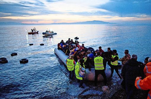 Noch immer versuchen Tausende Migranten in völlig überfüllten Schlauchbooten nach Europa zu kommen – auf der Suche nach Frieden und einem besseren Leben. Foto: dpa