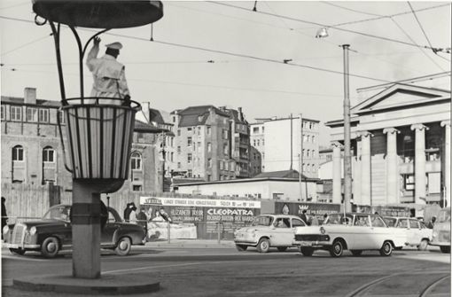 1963 ist dieses Foto entstanden, nachdem  das Kronprinzenpalais beim Königsbau  abgerissen worden war – heute befindet sich an dieser Stelle das Kunstmuseum. Foto: Privatarchiv Colm