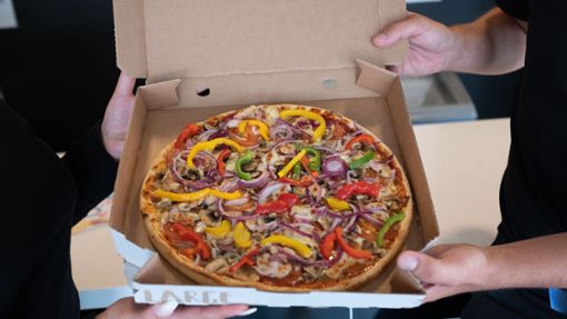 Ein Mann hat  einen Pizzaboten mit einer Schreckschusswaffe bedroht. (Symbolbild) Foto: Lichtgut/Leif Piechowski/Leif Piechowski
