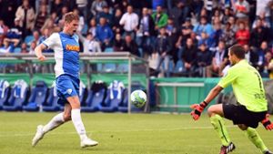 Zwei Mal muss VfB-Keeper Jan Ulreich im Spiel gegen Bochum hinter sich greifen. Foto: Bongarts